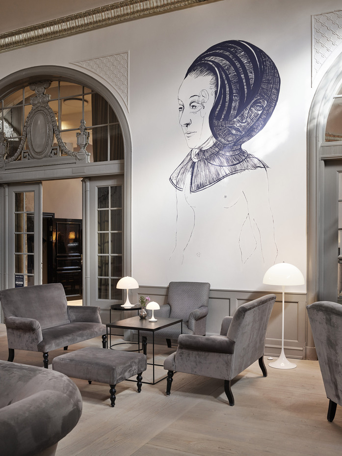 Panthella 320 Portable Floor Opal SS21 Hotel Nimb 07223