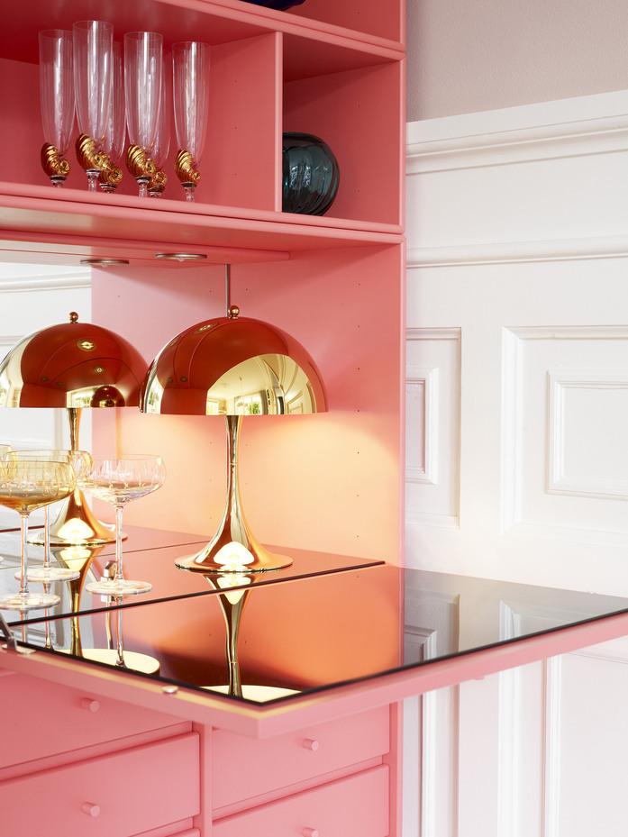 Panthella MINI Brass SS21 Interior 1 07253