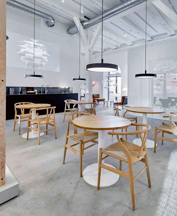Q LP Slim Round Louis Poulsen Showroom Kuglegaarden Copenhagen Denmark 06001 p