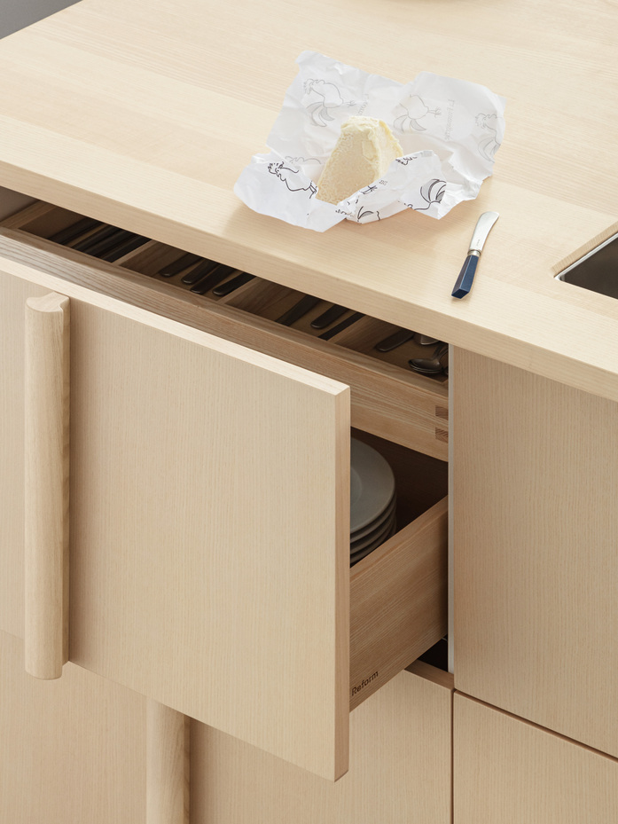 Reform COLUMN White Ash 04