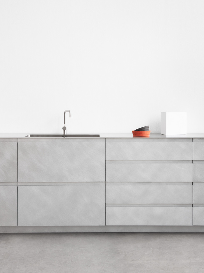 Reform PLATE by David Thulstrup brushed aluminium 09