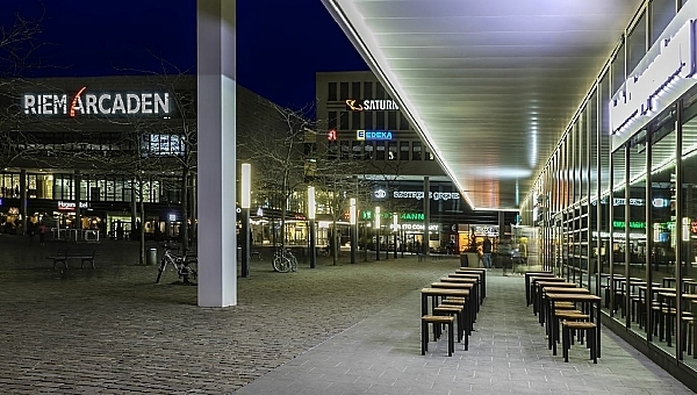 Riem Arcaden Munchen LED HL medium1