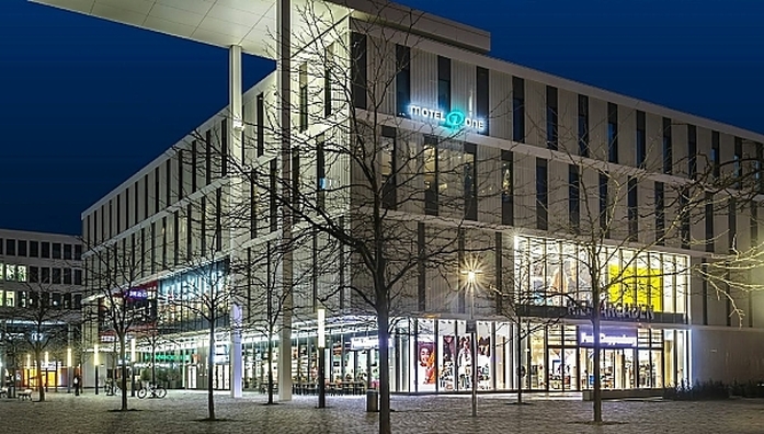 Riem Arcaden Munchen LED HL medium3