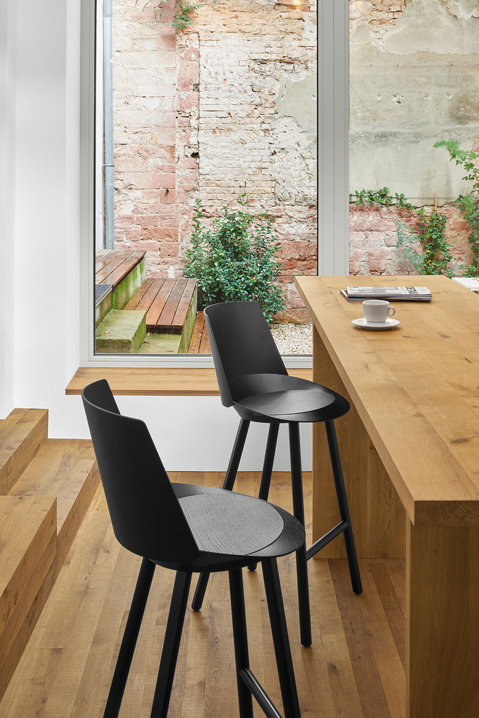 TA24 ASHIDA high oak oiled ST10 JEAN backrest jetblack