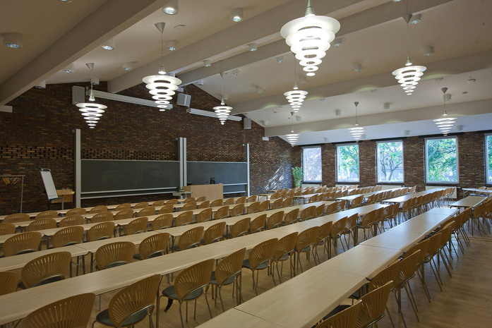 Aarhus Handelshoejskole 03 73562