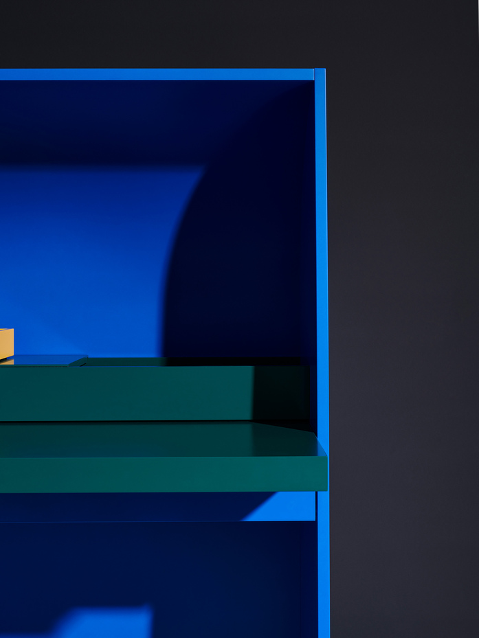 Akira detail moebel tische beistelltisch sapphire emerald green schoenbuch 2