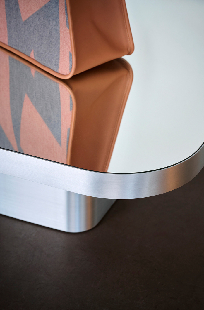 B Classi Con bow coffee table aluminium photo frinzel 05