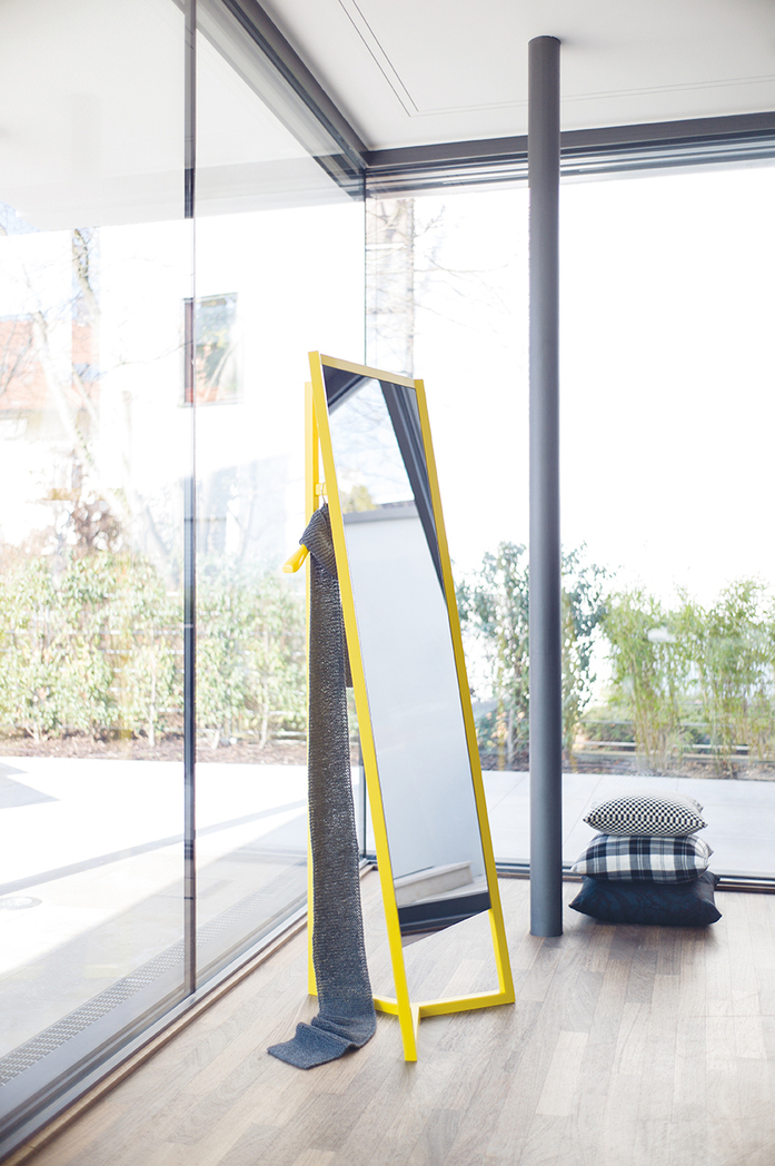 Club spiegelgarderobe spiegel garderobe standgarderobe zitrusgelb schoenbuch 0112 kleiderbuegel zitrusgelb am 1