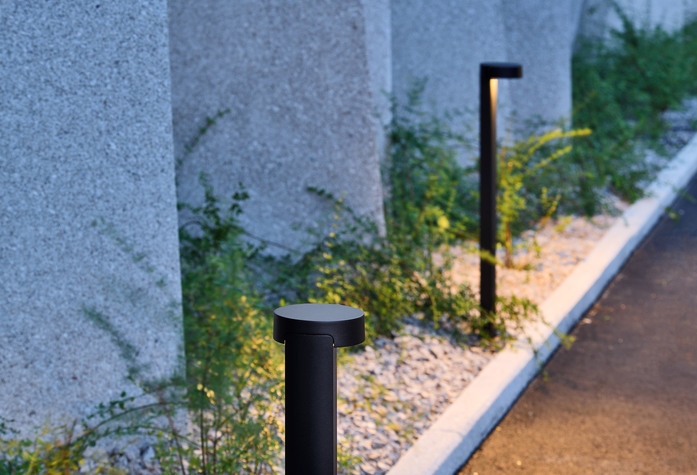 Ewo if round black bollard Oskar Da Riz JPG 1