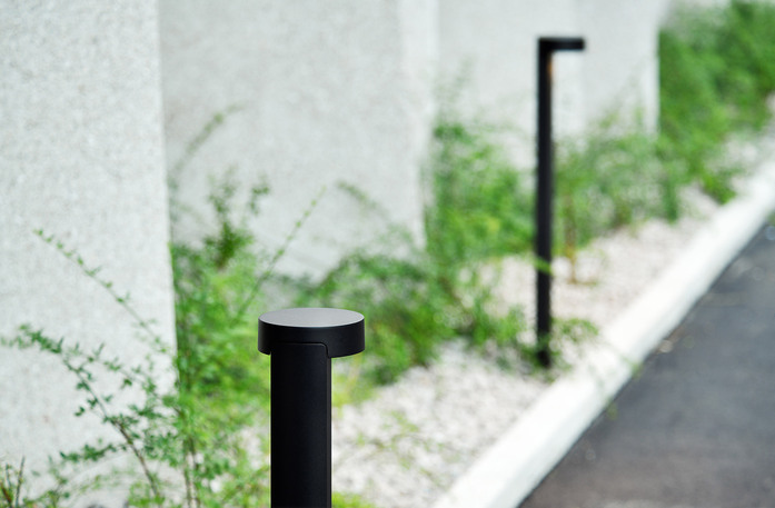 Ewo if round black bollard Oskar Da Riz JPG 3