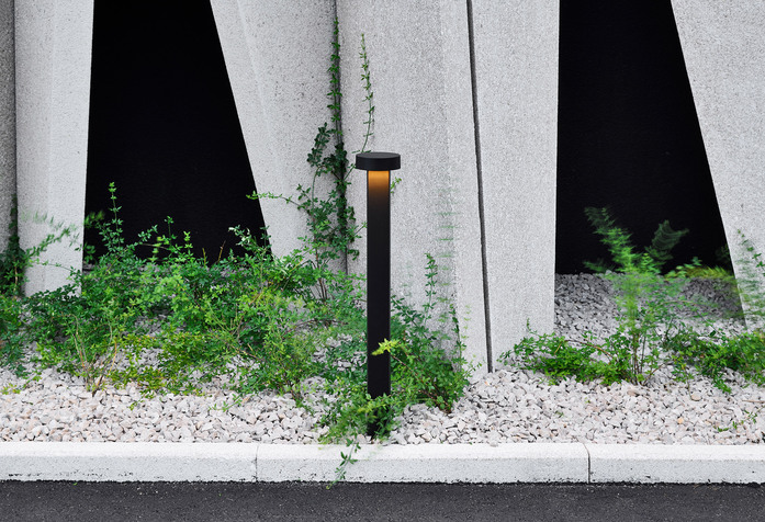 Ewo if round black bollard Oskar Da Riz JPG 5