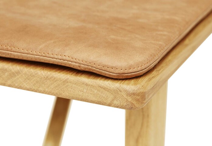 Fr position bench oak leather cushion detail seat