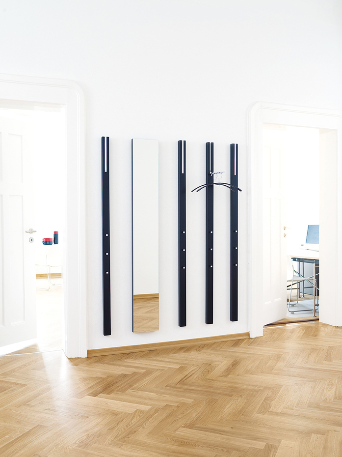 Line garderobe wandgarderobe spiegel schwarz schoenbuch 0130 kleiderbuegel am 1