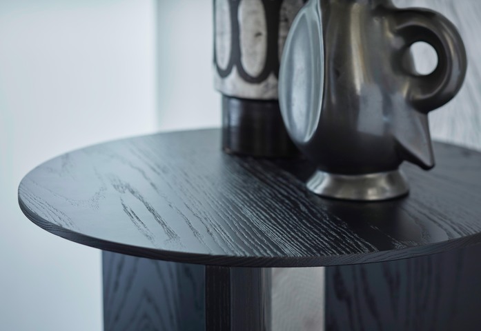 More CUT sidetable 880