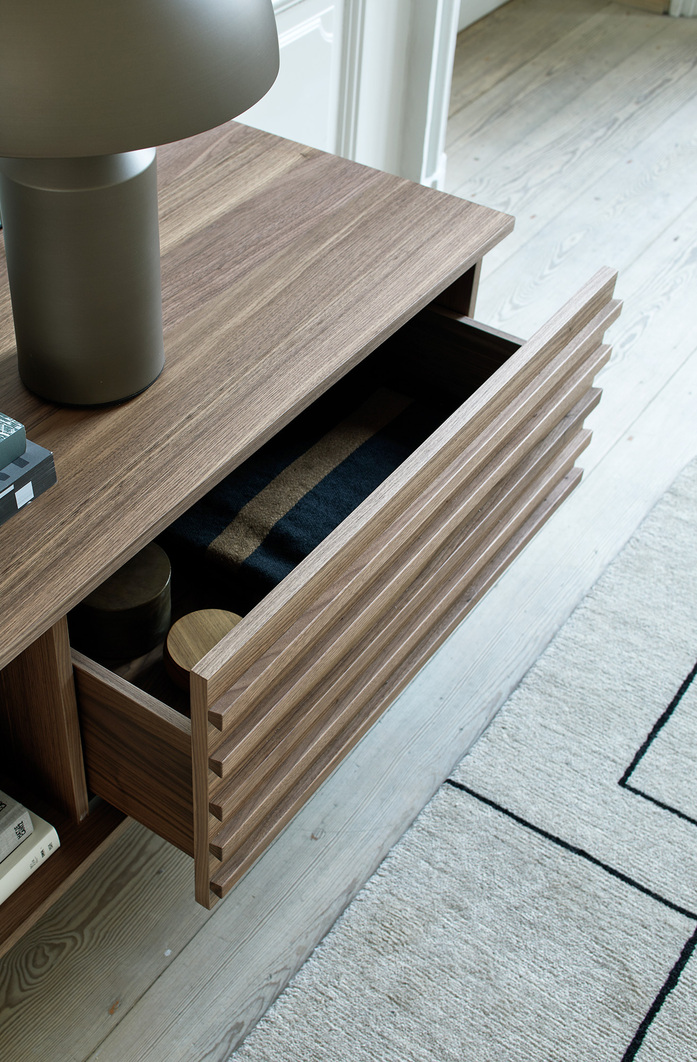 More HARRI sideboard 01