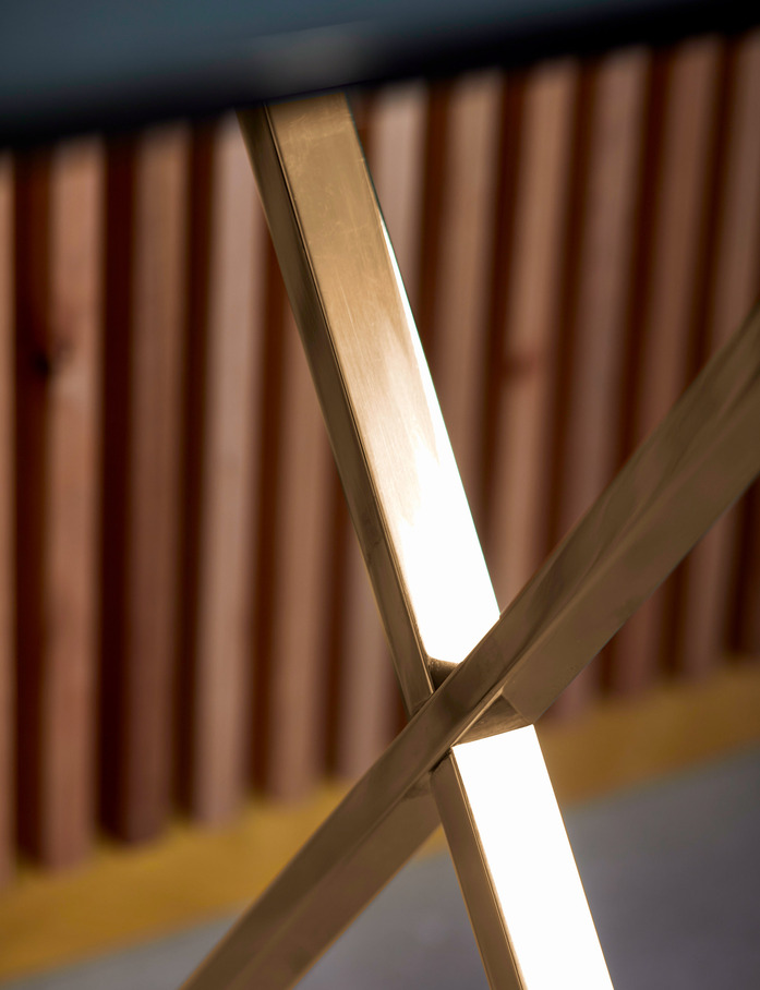 More LAX traytable 310