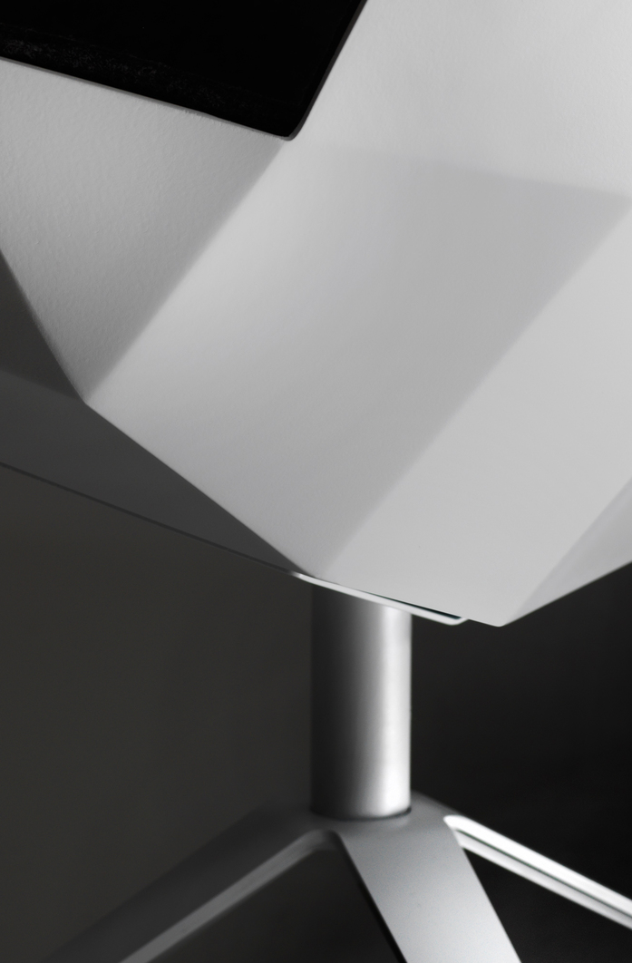 Mueller metall moebel Sessel MARTINI Chair weiss Detail 03