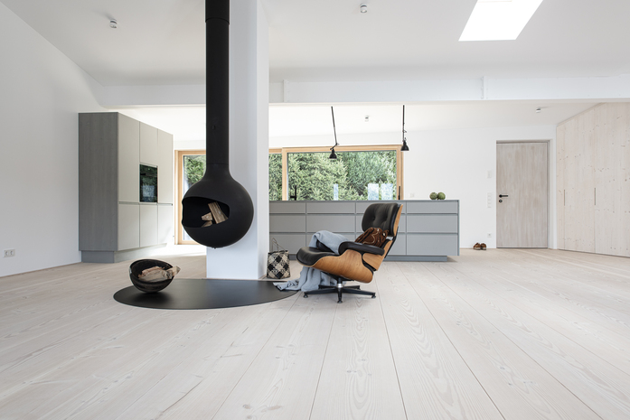 Pur natur floorboards douglas select solid 28x350mm white lye white soap FL up to 7m Residential Home Tegernsee Holzl Knote Frischholz Architektur Sofie Latour 02