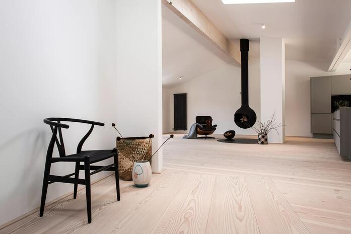 Pur natur floorboards douglas select solid 28x350mm white lye white soap FL up to 7m Residential Home Tegernsee Holzl Knote Frischholz Architektur Sofie Latour 10 2737 x 1827