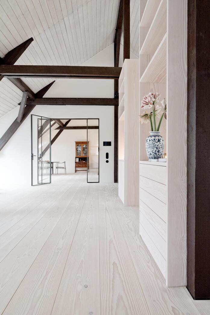 Pur natur floorboards douglas solid select 28x300mm white lye white soap FL 2 6m Chateau Luntebeck Wuppertal 02 4024 x 6048