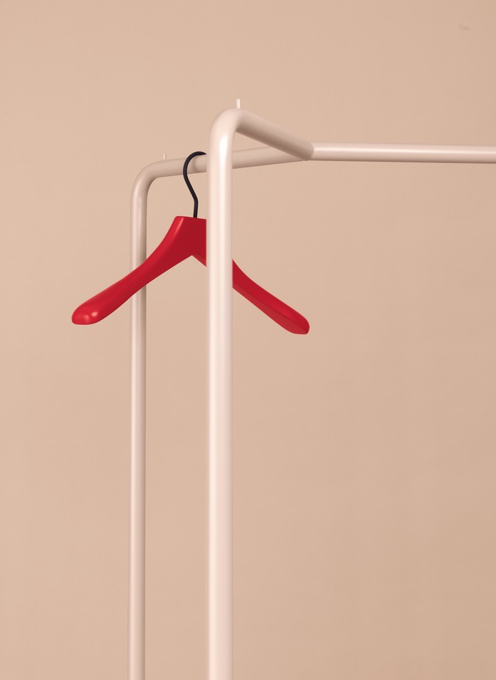 Selma garderobenstaender detail rosenholz 0112 kleiderbuegel tomatenrot schoenbuch am 2
