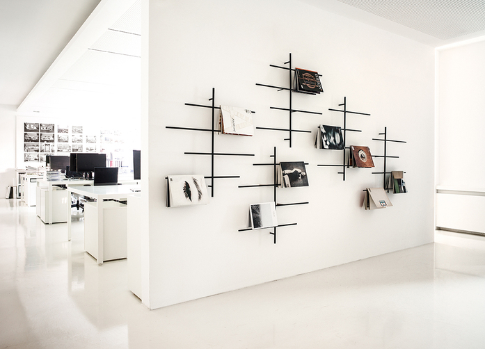 Sketch zeitungsstaender prospekthalter schwarz schoenbuch am 1