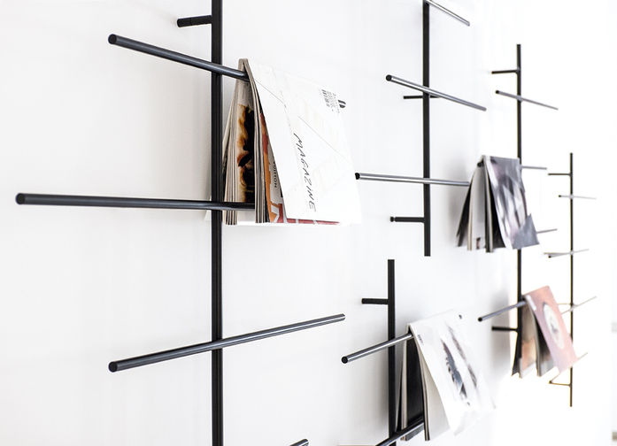 Sketch zeitungsstaender prospekthalter schwarz schoenbuch am 4