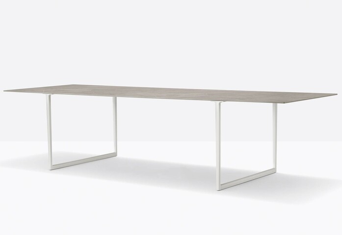 Toa table outdoor still 01
