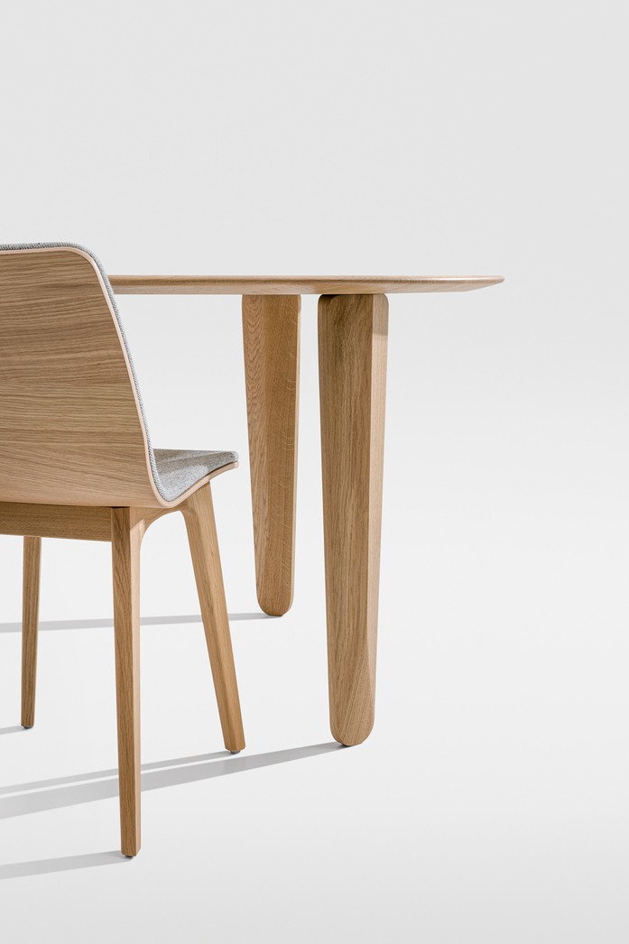 Zeitraummoebel tisch kuyudine rund massivholz 04