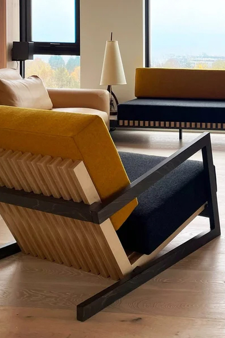KRAM LOUNGE CHAIR