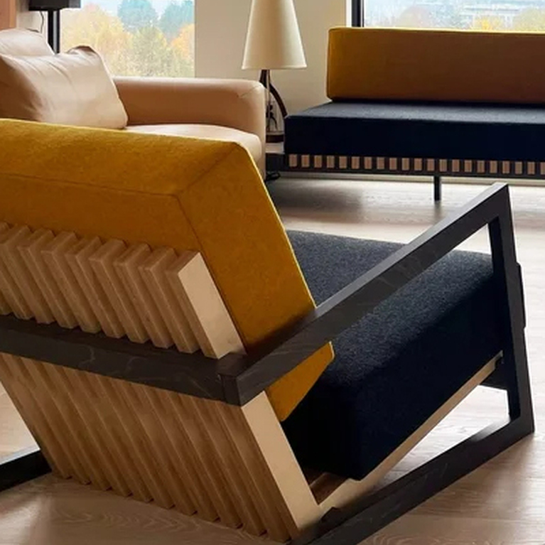 KRAM LOUNGE CHAIR