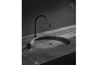 590H  by  VOLA