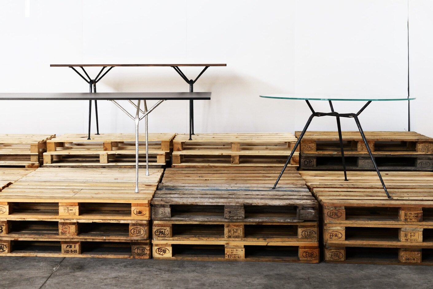OFFICINA round dining table