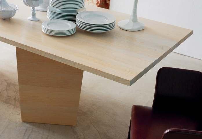 Varan Dining Table 4