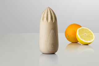 Turn Around juicer  by  Muuto