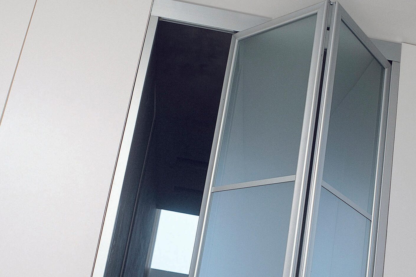Screen folding door