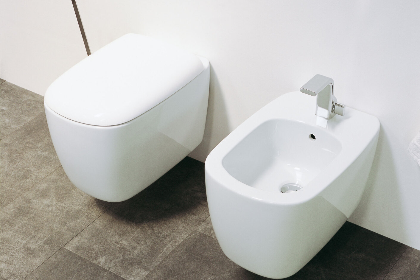 Mono` bidet wall hung