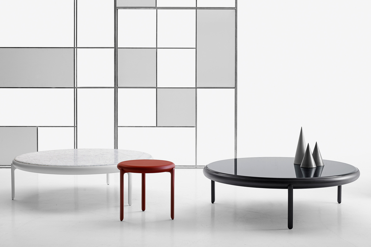 Maru side table