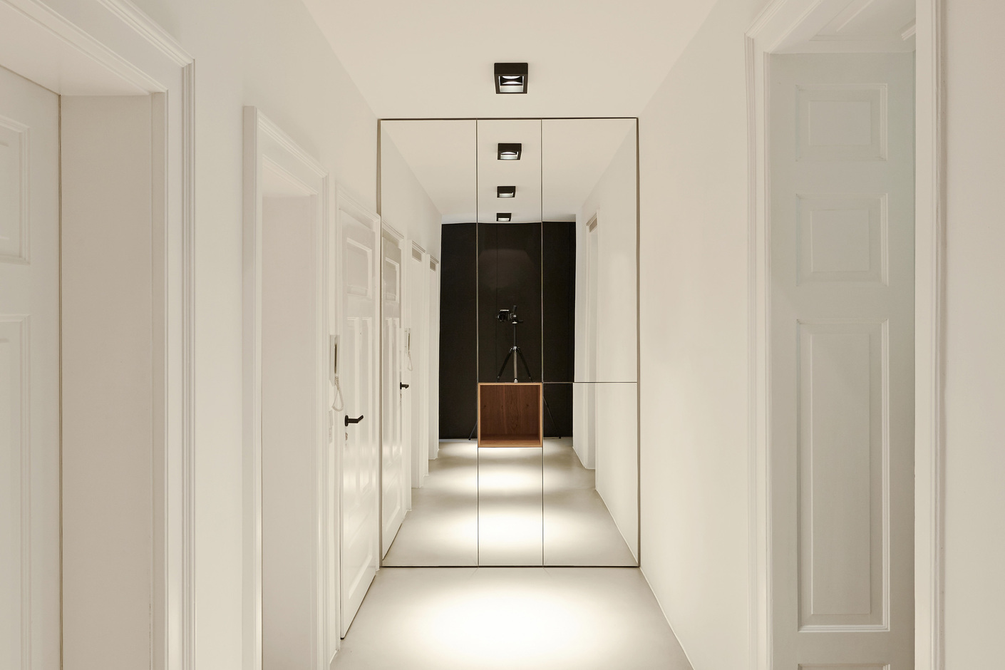 Dr. De. interior wall covering