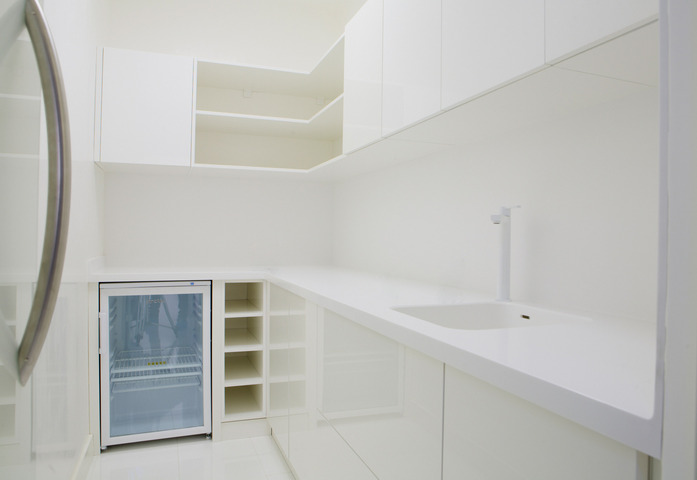 Solid Alpine White Beauty Clinic Bukarest 5