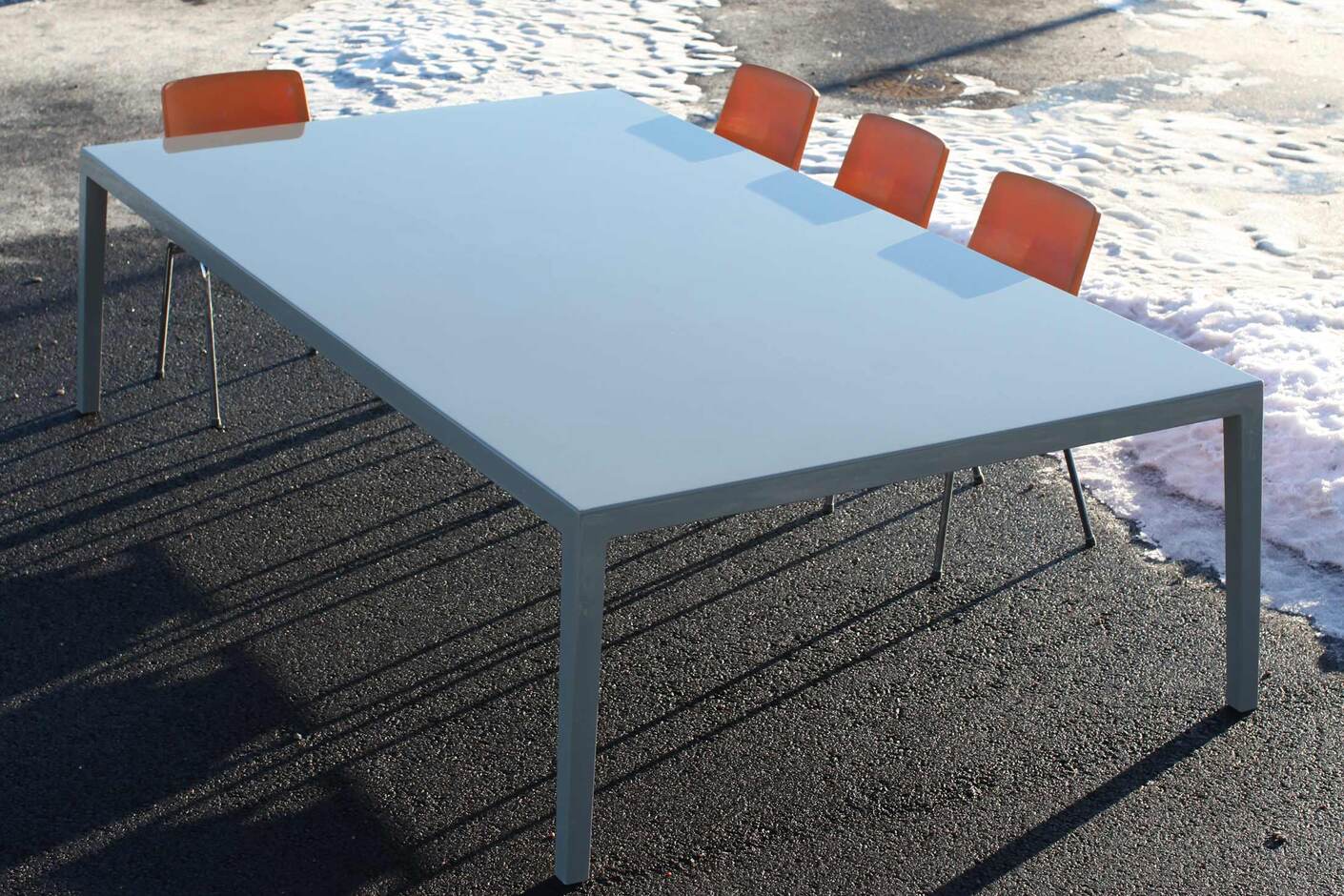 Scale Tisch