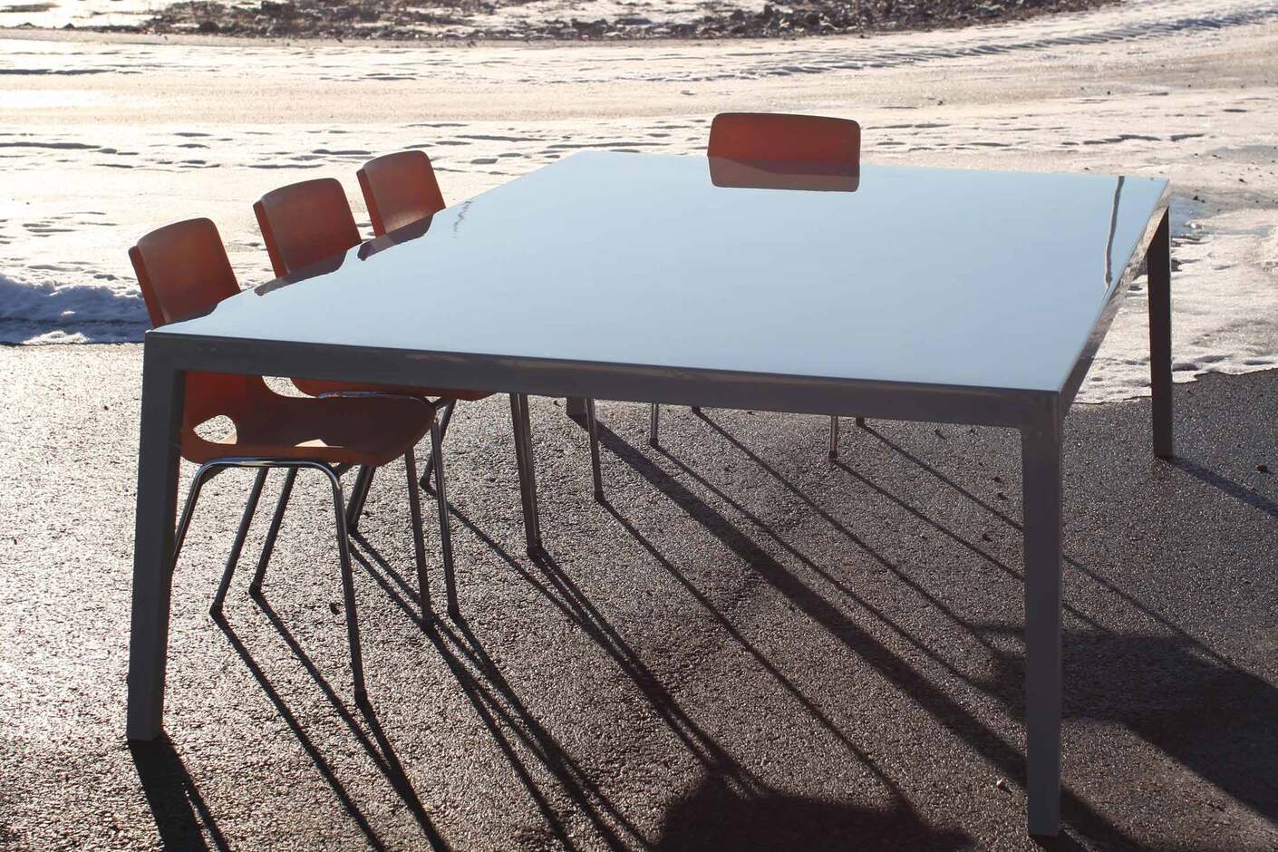 Scale Tisch