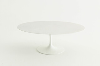 Saarinen Tulip Outdoor Esstisch  von  Knoll