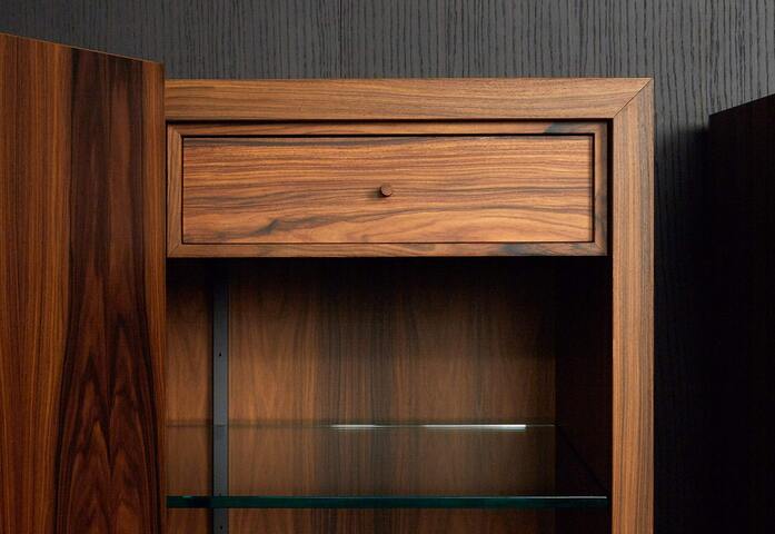 Tiller Highboard 4