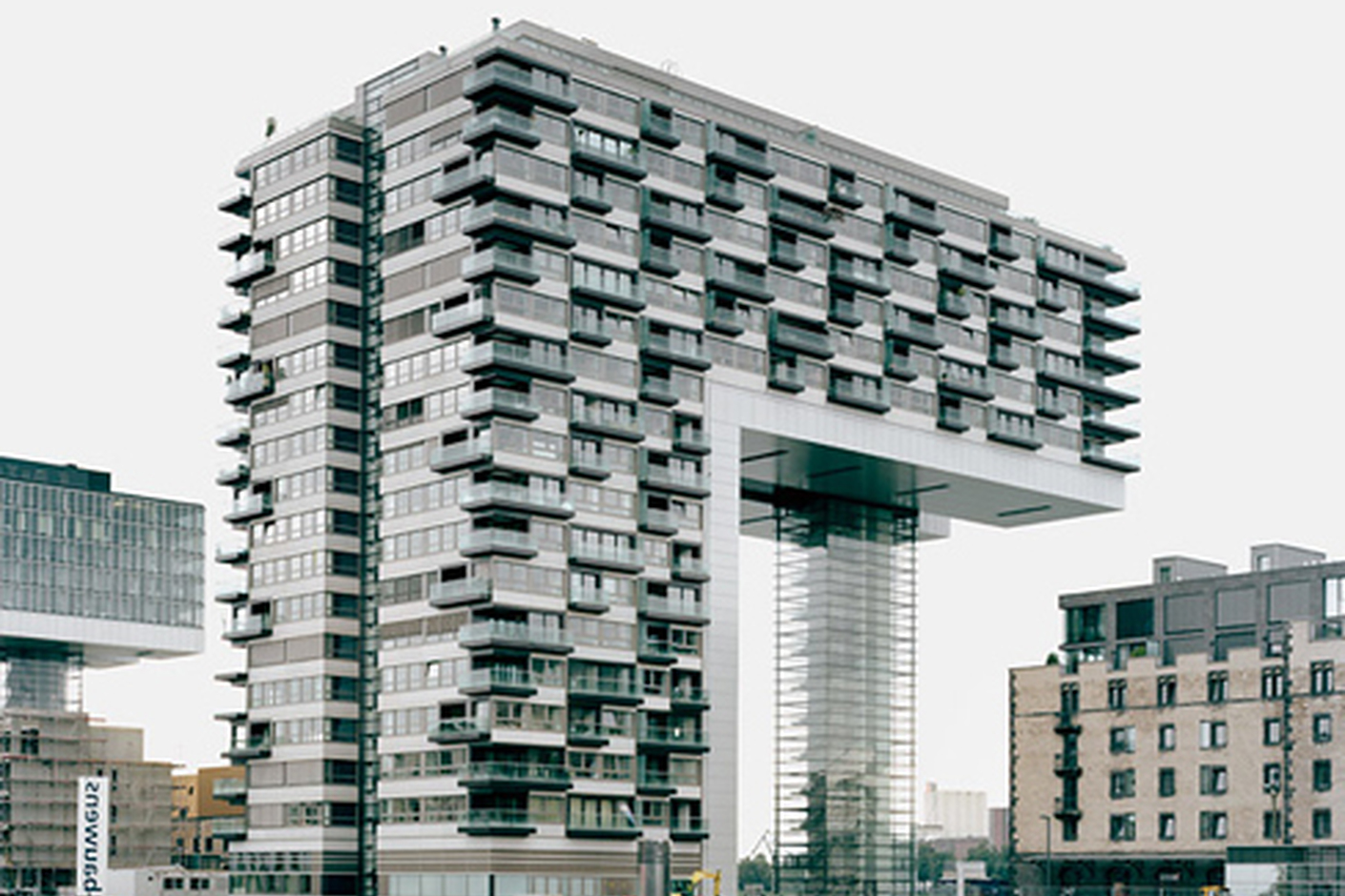 concrete skin, Pandion Vista, ivory