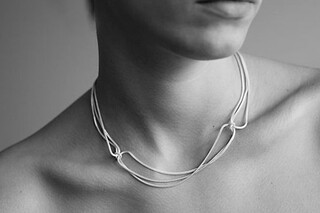 White 4Knots Halskette  von  Saskia Diez
