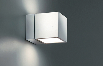 Q-Bo wall sconce