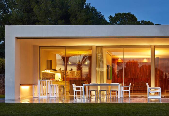 Frame With Armrests 4